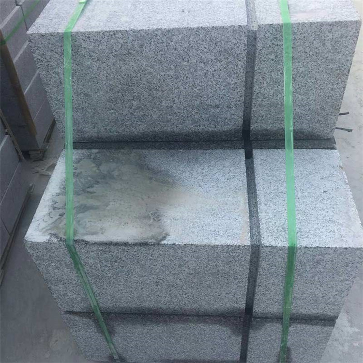 芝麻黑隔离柱 芝麻黑车挡石 芝麻黑挡车石柱