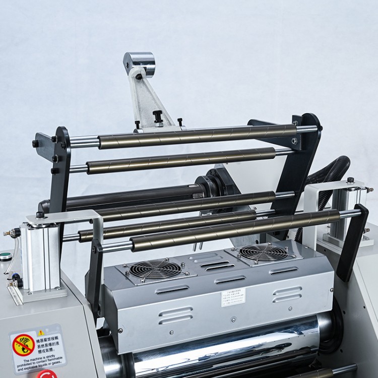 定制小型气动覆膜机全自动铜版纸卷筒材料不干胶高温热裱过膜机图2