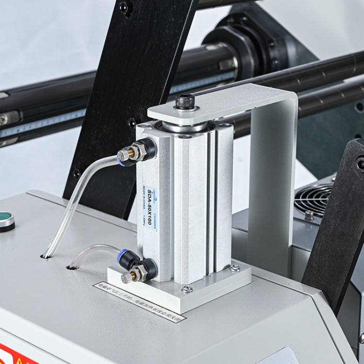 定制小型气动覆膜机全自动铜版纸卷筒材料不干胶高温热裱过膜机图3