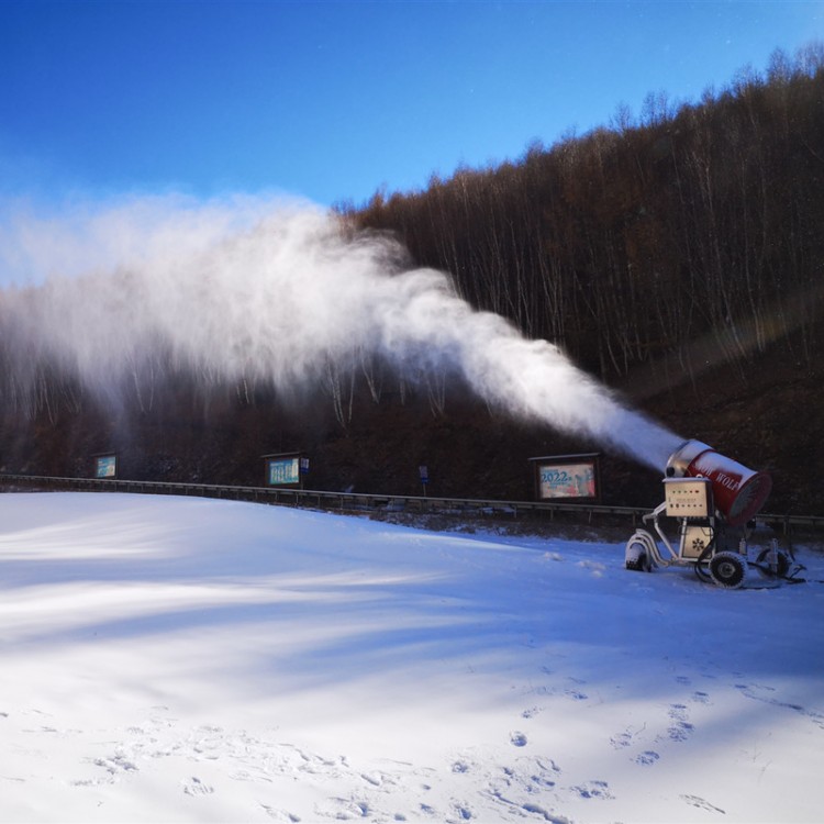 大型造雪机设备 供滑雪场使用人工造真雪