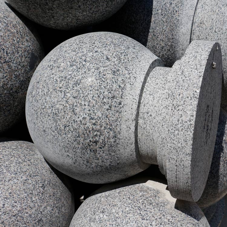 五莲灰圆柱桩 芝麻黑车止石柱 芝麻白隔离柱