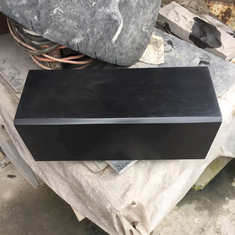 中国黑电脑仿形路沿石