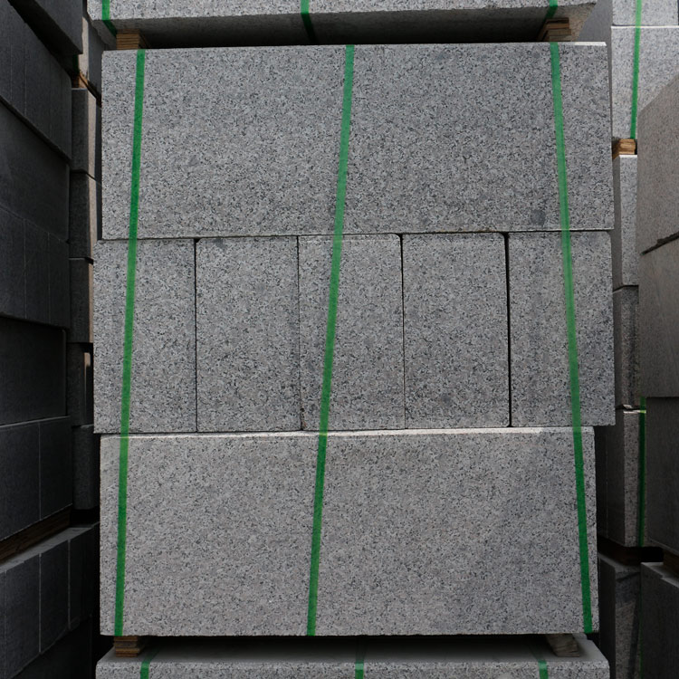 浅灰色路侧石 浅灰色路边石 浅灰色路缘石