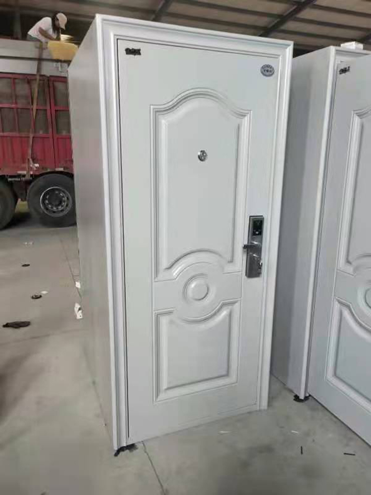 Anti tailgating linkage door