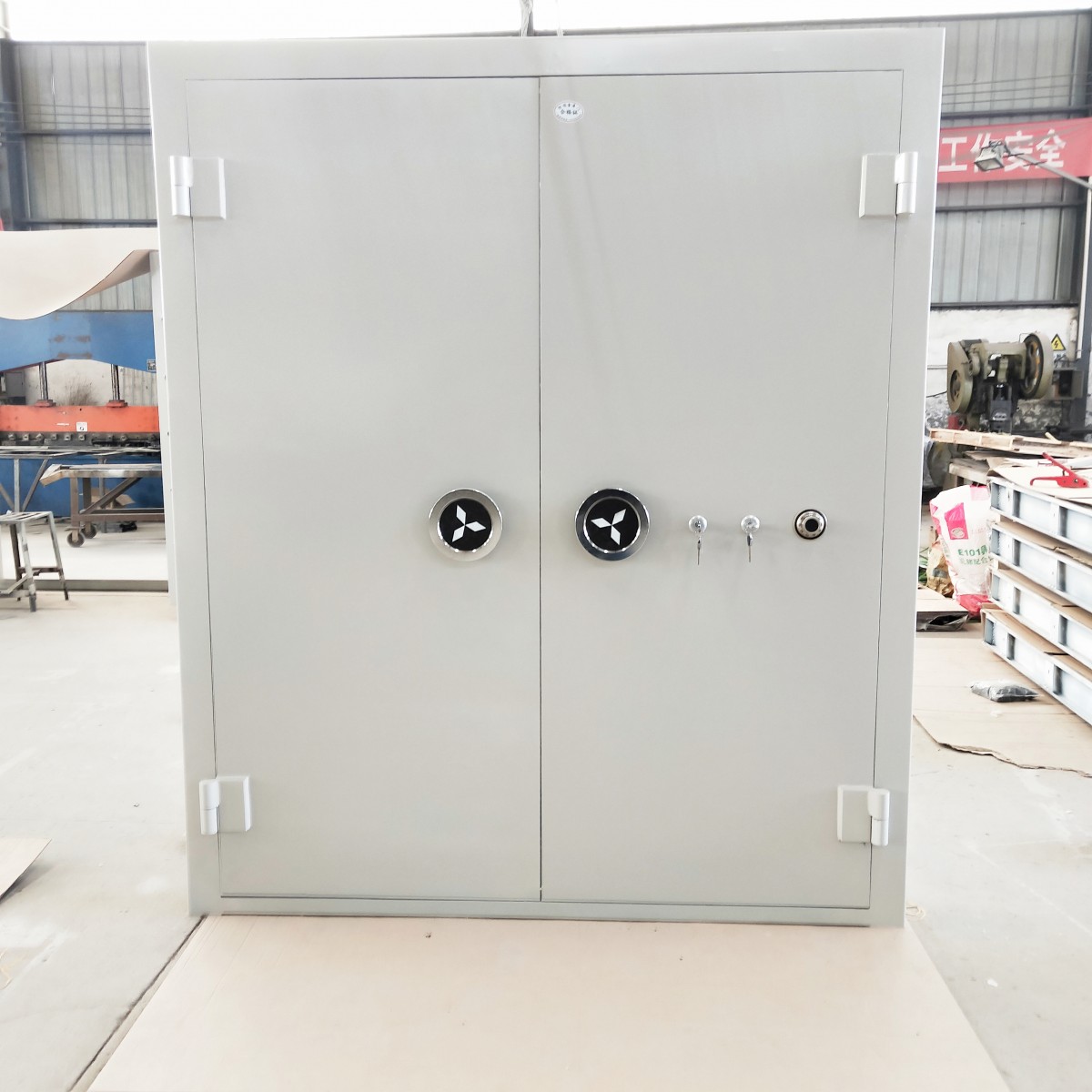 Double opening vault door specification: 2000 * 1800 * 180