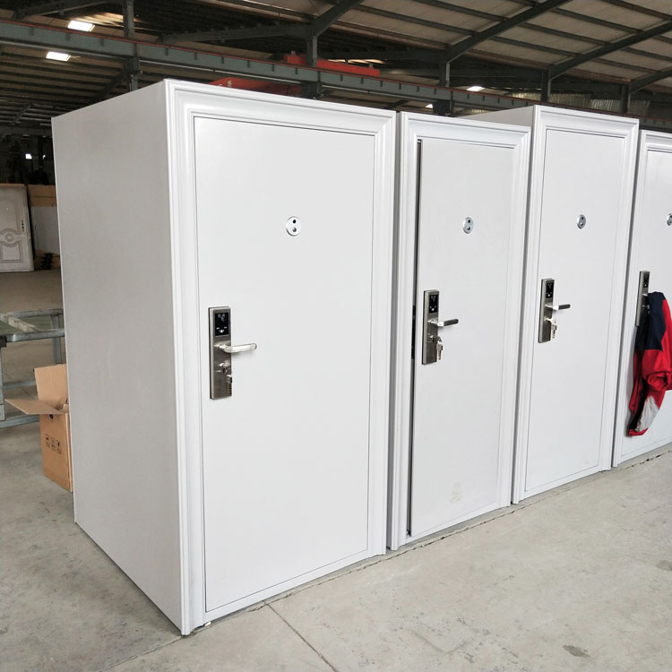 Anti tailgating linkage door