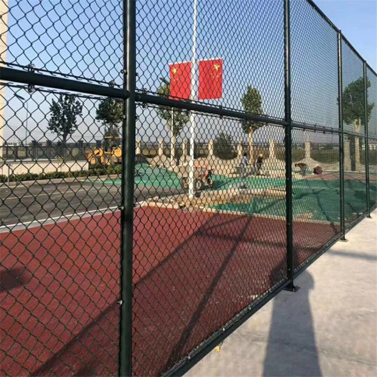 绿色篮球场围网 浸塑体育场围栏 笼式足球场围网