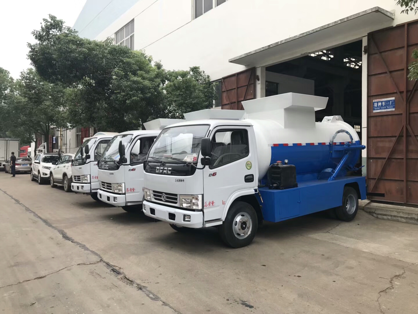 餐厨垃圾车价格 餐厨垃圾车 小型餐厨垃圾车 东风餐厨垃圾车 蓝牌餐厨垃圾车示例图15