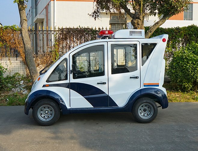 FX05全封闭带门电动巡逻车治安校园保安巡逻车-鑫时代巡逻车(图1)