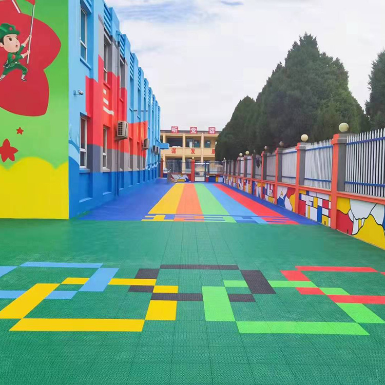 Outdoor suspended floor