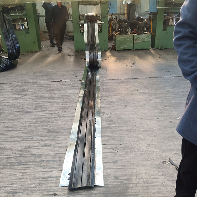 钢边橡胶止水带