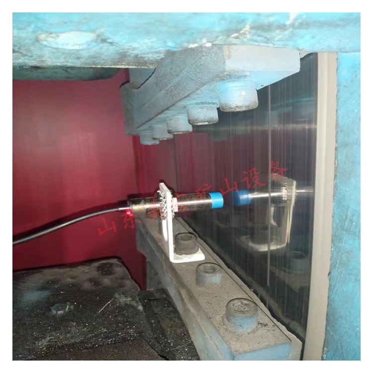 矿井提升机闸瓦间隙监测保护制动盘偏摆温度检测装置