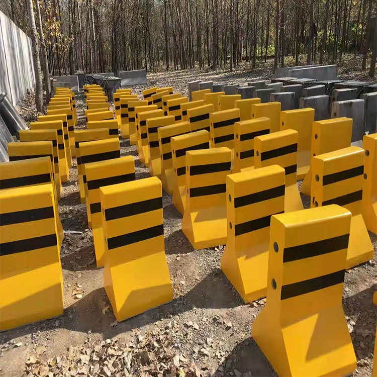 水泥隔离墩