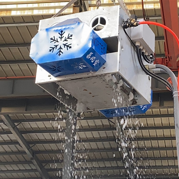 大排量飘雪机设备不挑工作环境 智能飘雪机实现真实飘雪状态