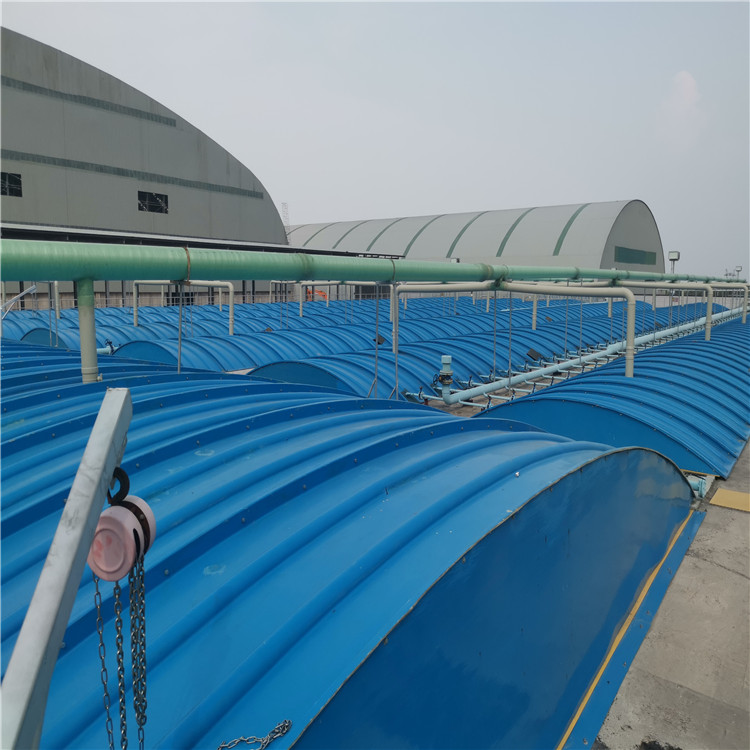 Arc-shaped air collector hood