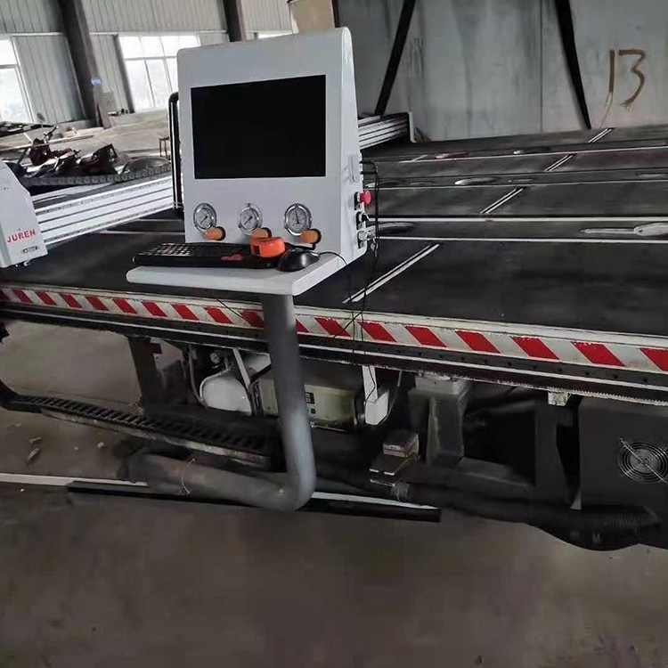 Glass cutting machine