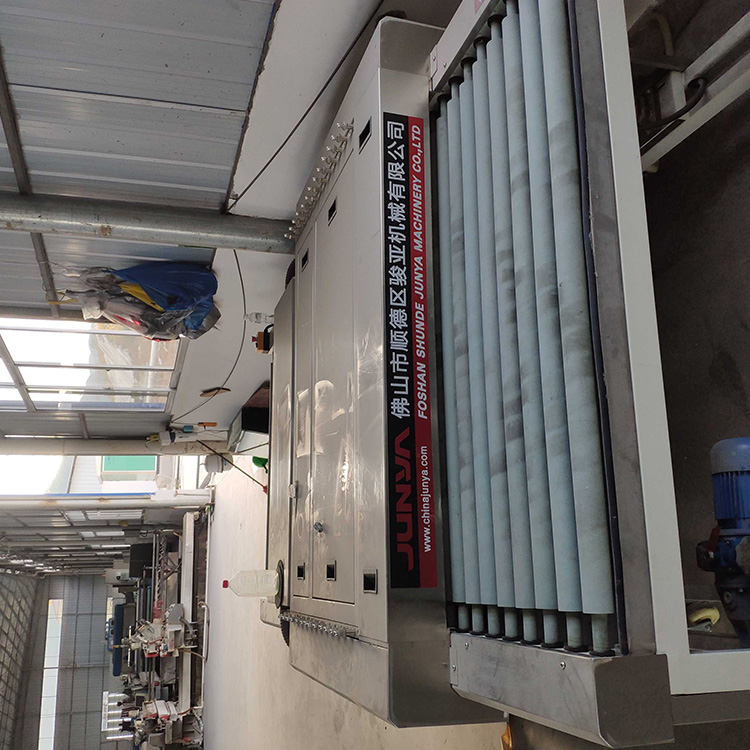 Glass cleaning machine