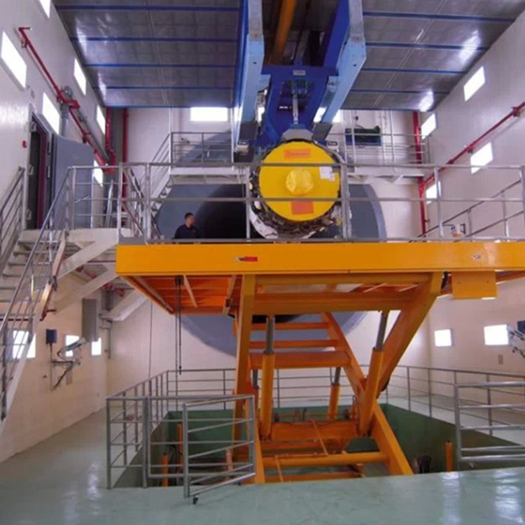 移动剪叉式升降机