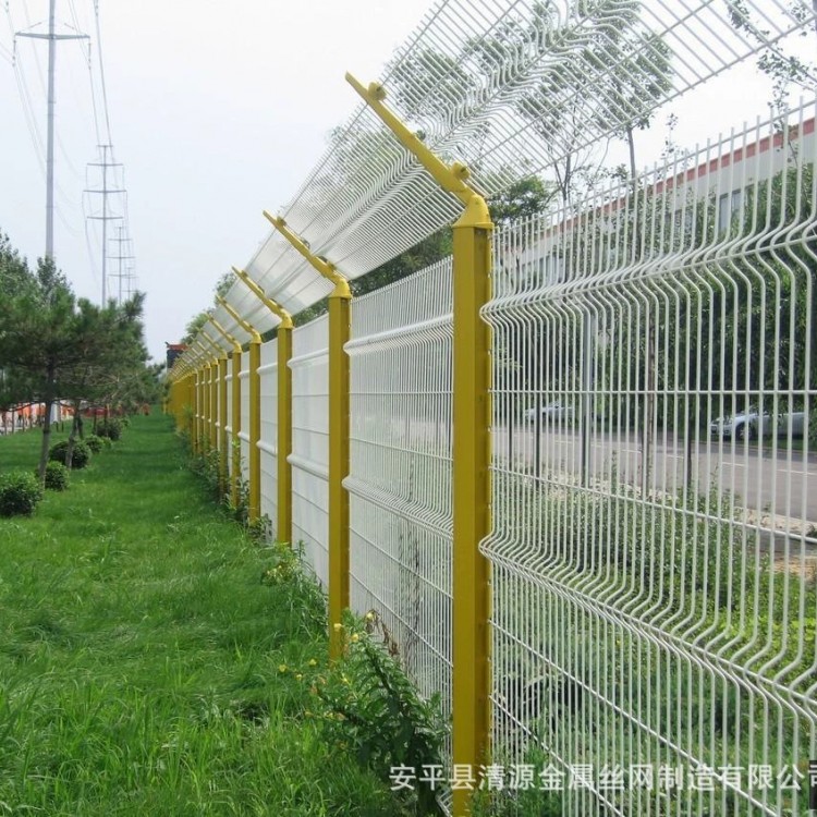 三角折弯桃型柱护栏网园林小区绿化带防护网铁丝网围栏围墙护栏