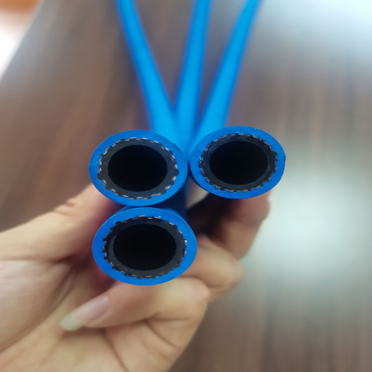 Hongchuang sells flame-retardant and heat-insulating asbestos rubber hoses, water-cooled cables, and asbestos rubber hoses