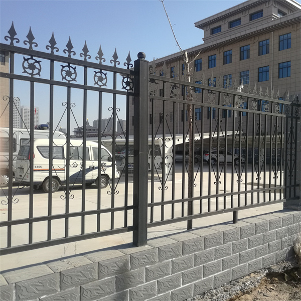 Manufacturer of fence iron guardrail