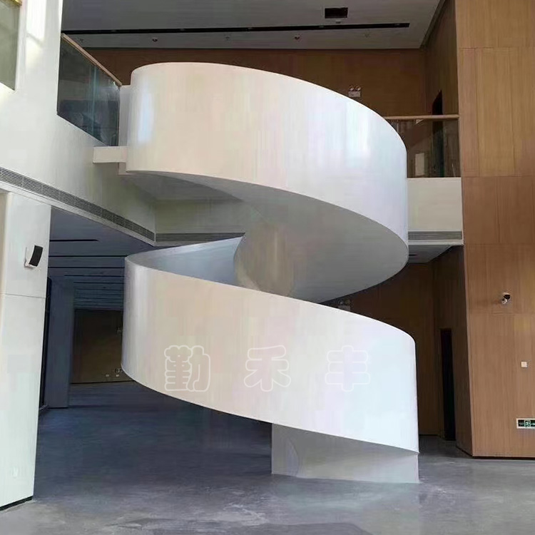 鼎鑫楼梯厂 酒店用螺旋卷板弧形旋转楼梯 钢木材质结构稳定