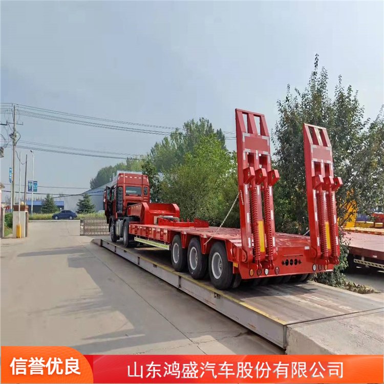 三桥低平板半挂车