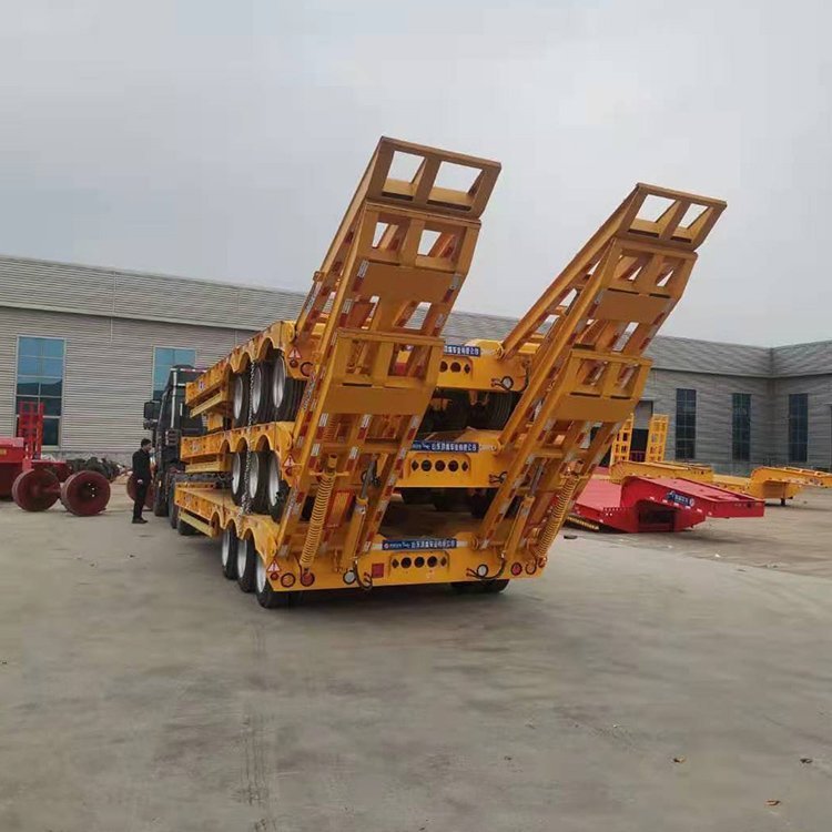 勾机板运输半挂车