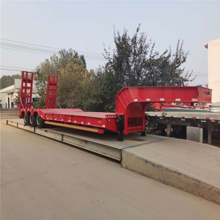 轮胎不外漏低平板半挂车