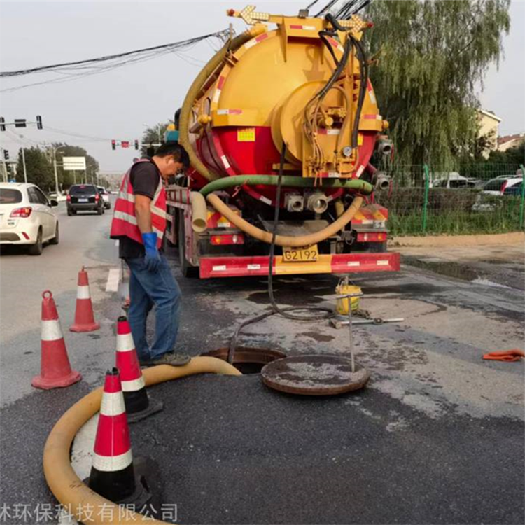 泵站沉淀池清理污泥外运