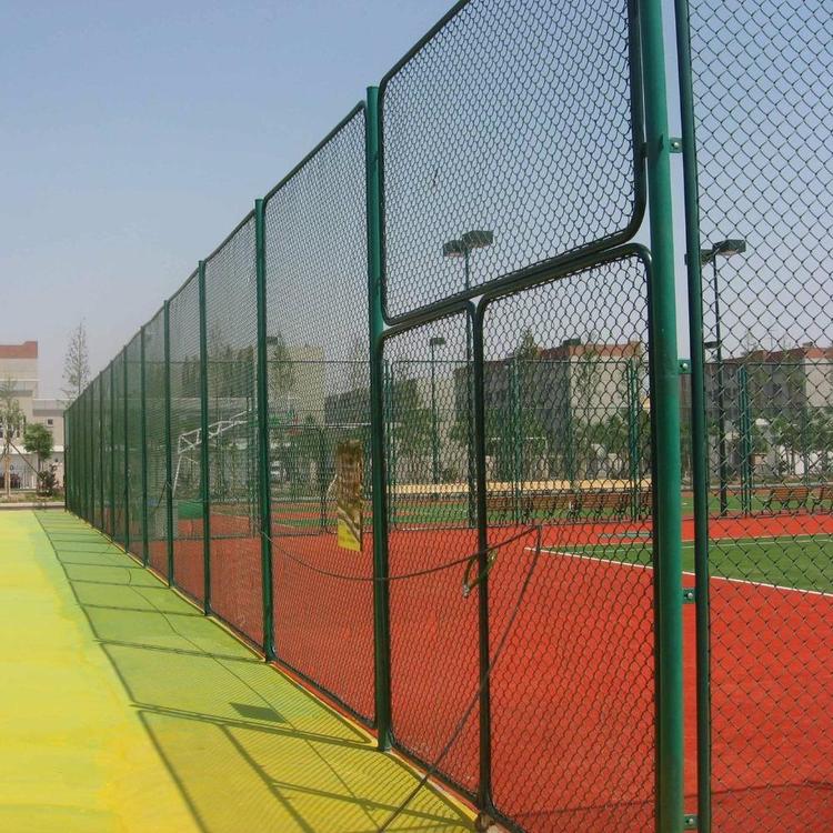 球场护栏 小区篮球场围网 笼式足球场网 包塑勾花围栏厂家