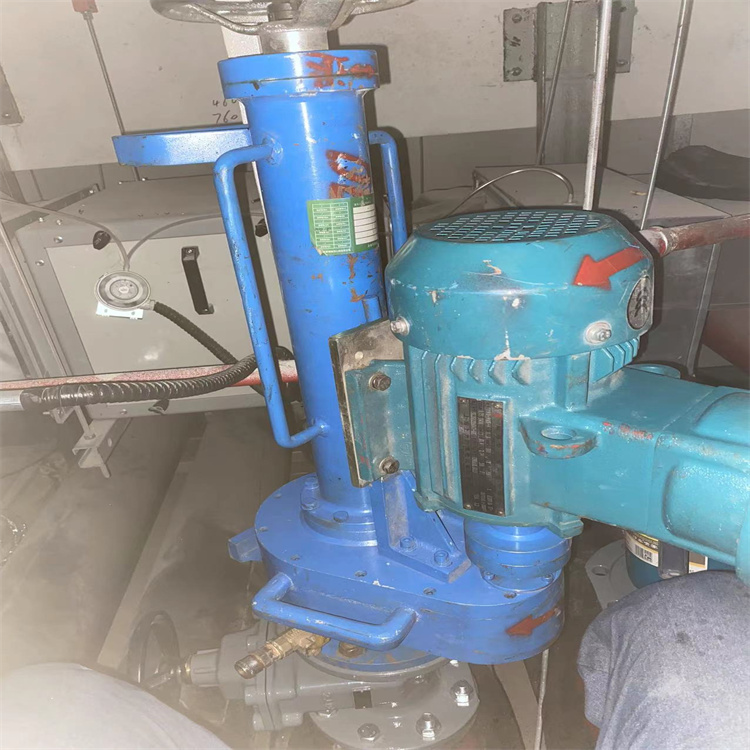 Flow meter with pressure tapping