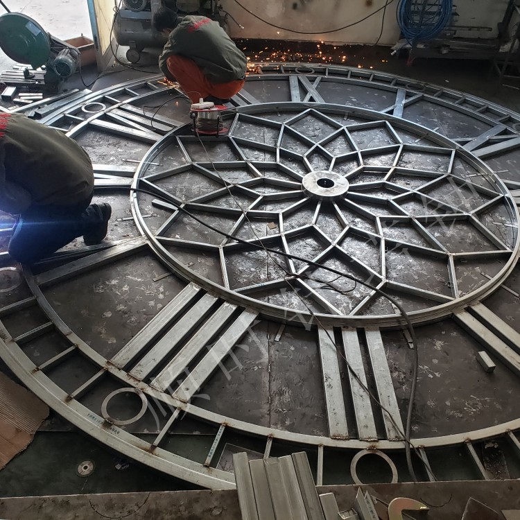 塔钟盘面焊接车间1