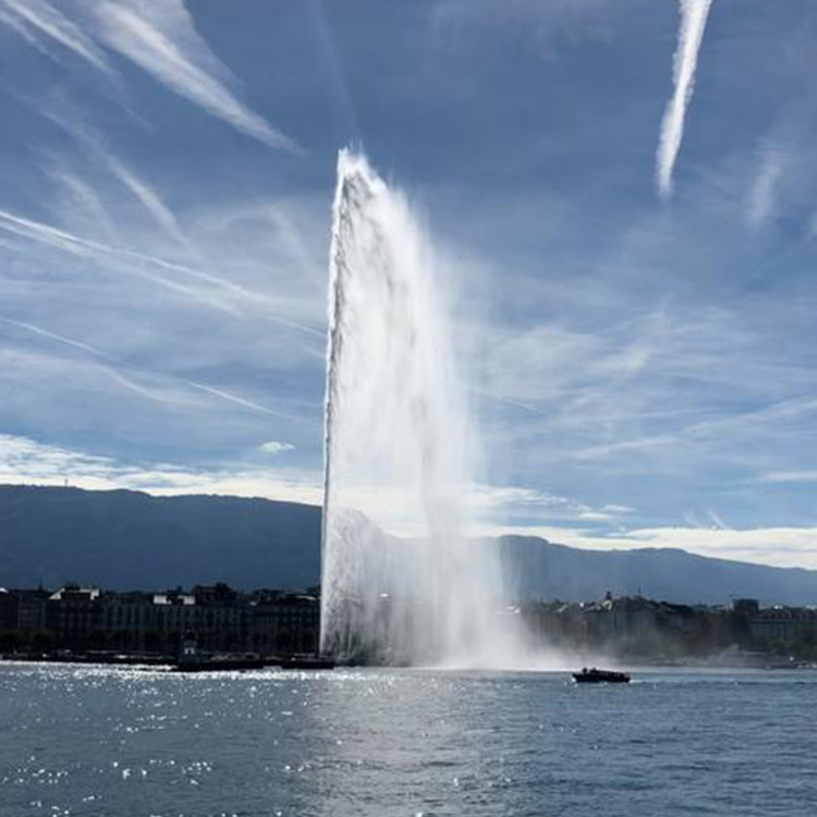 湖面喷泉