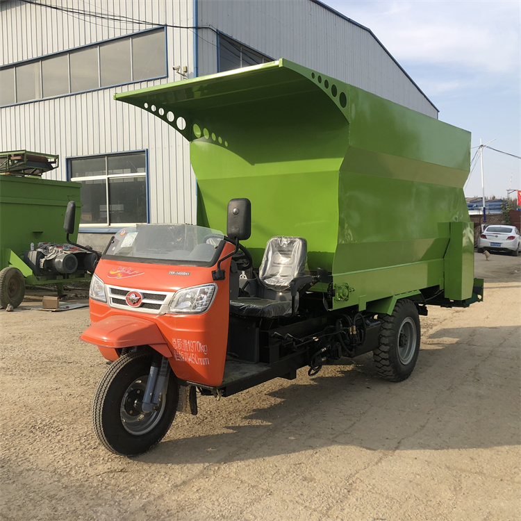 5 cubic meter mixed feed feeding truck, Diesel electric start, dual-sided cow feeding cart, self-propelled electric spreading truck