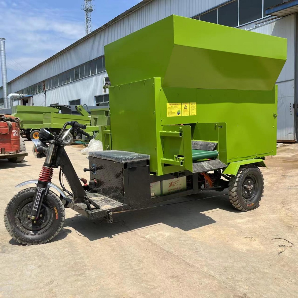 Diesel High/Low Speed Seed Spreader, Small Feed Feeding Vehicle, Automatic Cattle and Sheep Feeding Truck