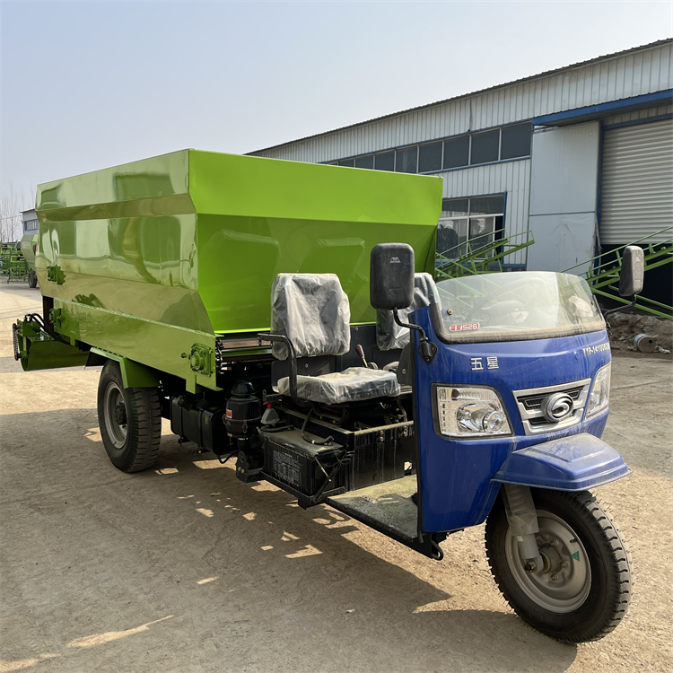 Silage Forage Tumbler, Single-Sided Discharge Feeding Truck, Diesel Large Cube Spread Truck