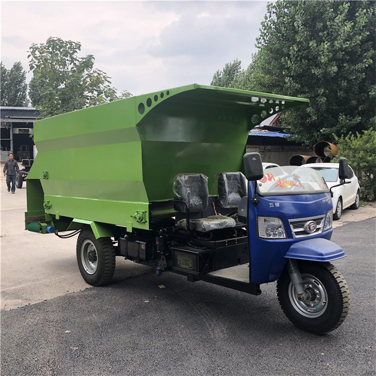 Diesel High Horsepower Seed Spreader, Left and Right Grass Feeding to Cows, 3 Cubic Meters Hay Feeding Truck