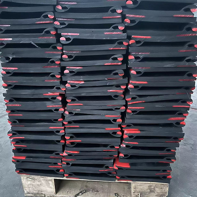 Anti overflow skirt board