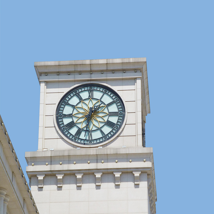 哈密广场楼顶大钟