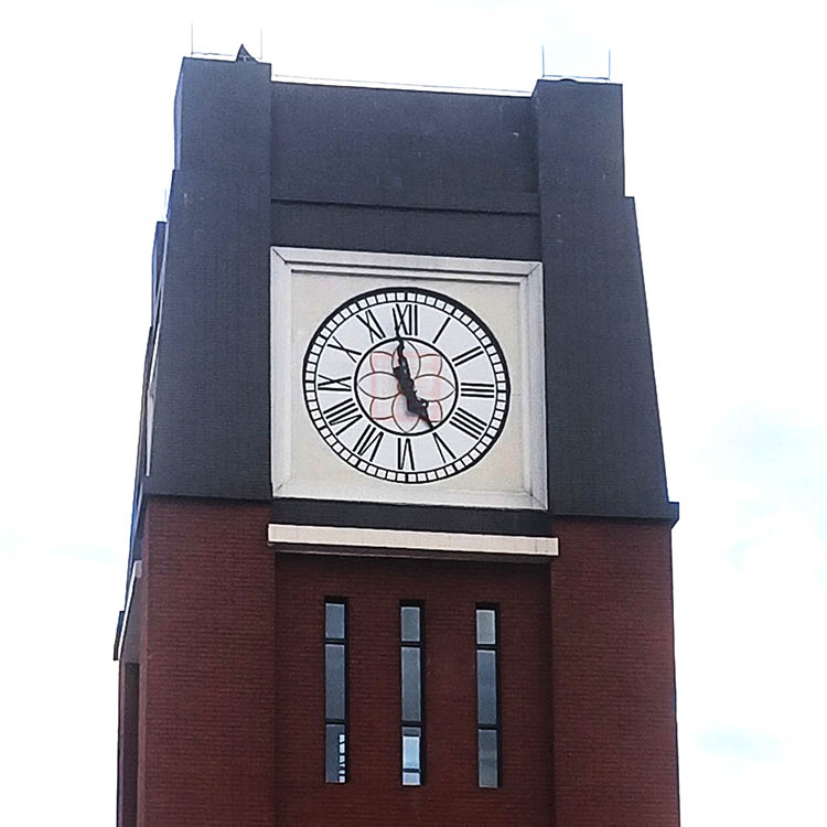 清远外国语学校楼顶大钟