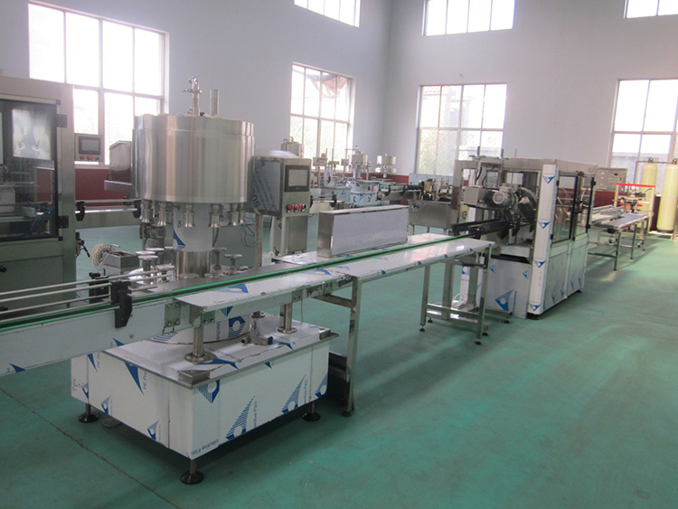 Microcomputer-controlled high-precision white spirit filling machine