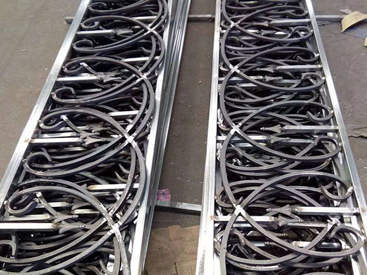 锌钢护栏定制 蓝白围墙栅栏