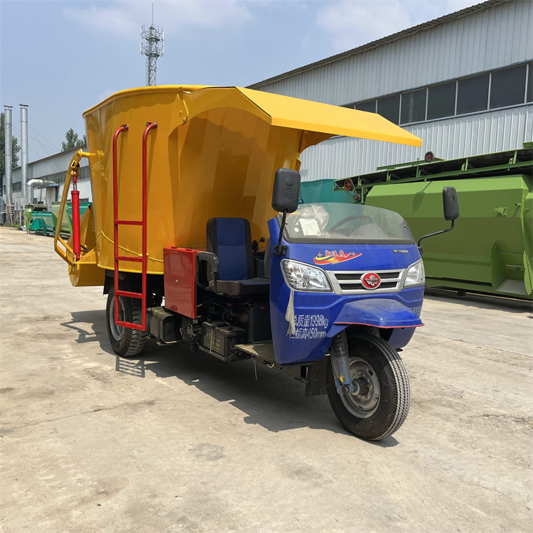 Effortless Hay Spreader for Cattle and Sheep, Double-Sided Cattle Feeding Cart for Barn, Single-Operator Feeding Cart