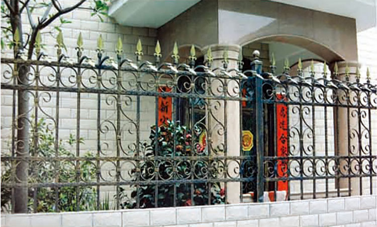 公园园艺围栏 小区铁艺护栏定制 工厂围墙铁栅栏