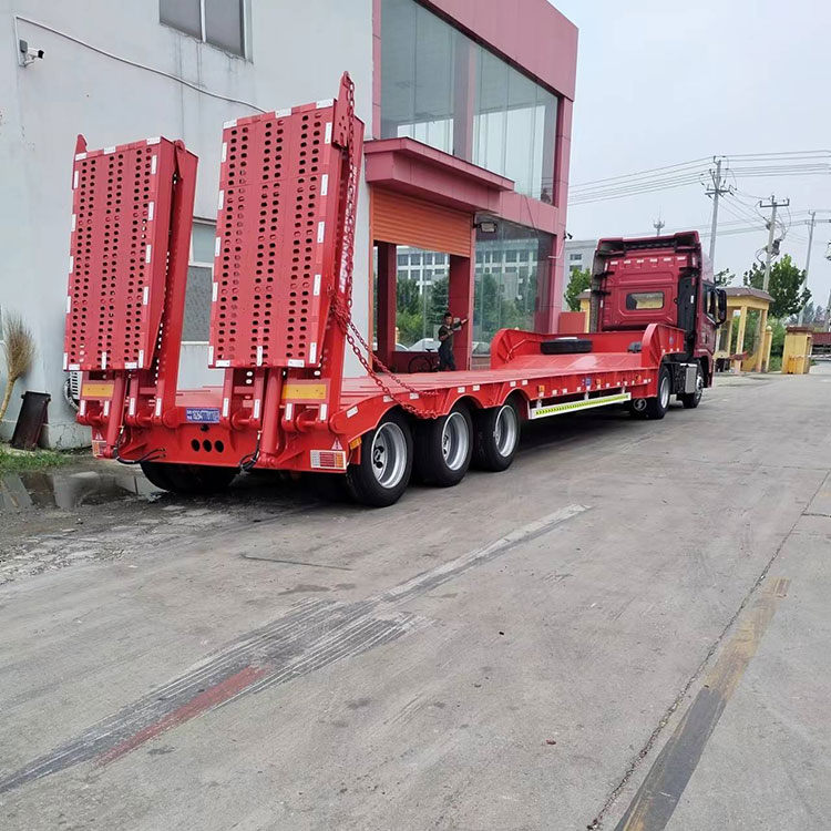 液压爬梯低平板半挂车