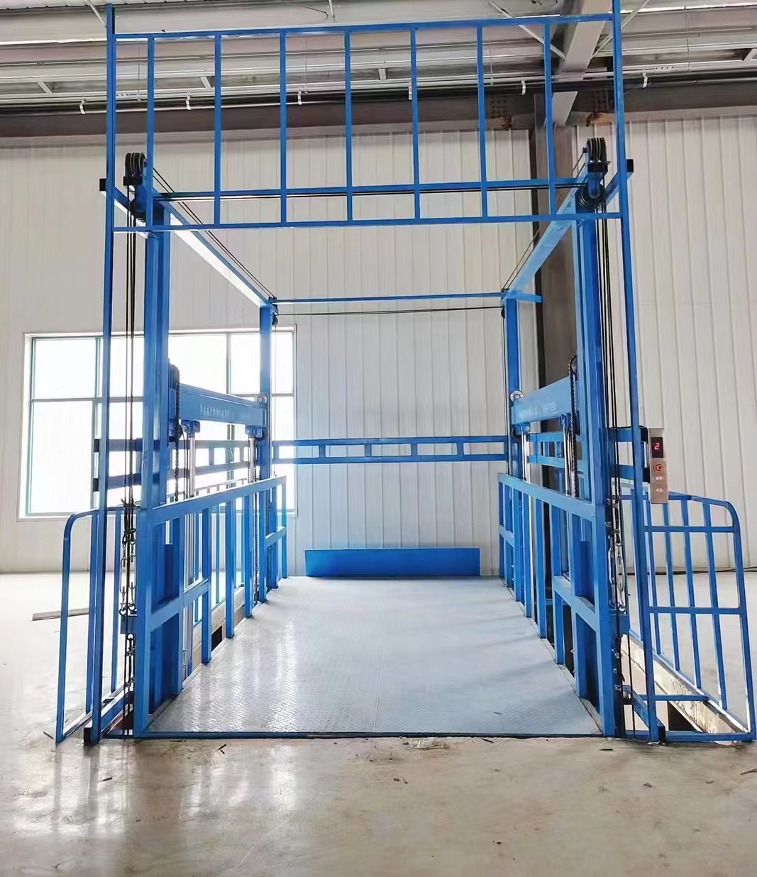 Fixed-height goods elevator