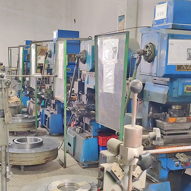 五金部冲压车间