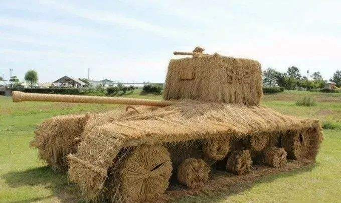 稻草乐园 战车模型景观雕塑