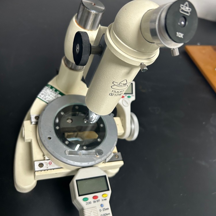 数显式测量显微镜